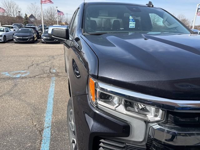Used 2023 Chevrolet Silverado 1500 LT AWD/4WD image 3