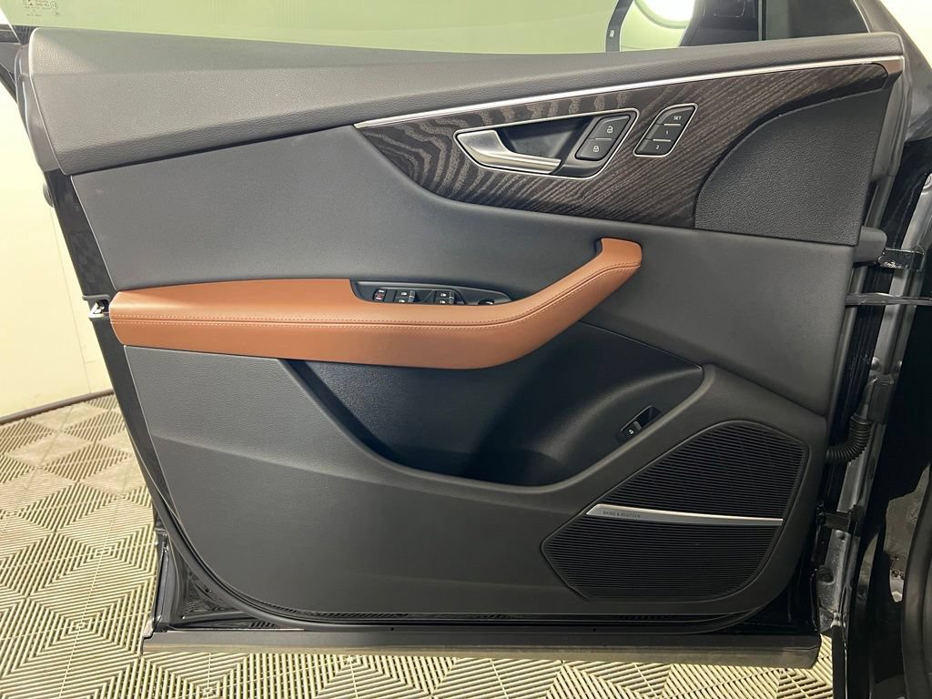 Used 2022 Audi Q8 Prestige AWD/4WD image 17