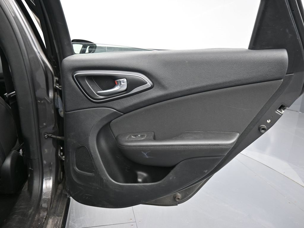 Used 2015 Chrysler 200 Limited w/ Convenience Group image 34