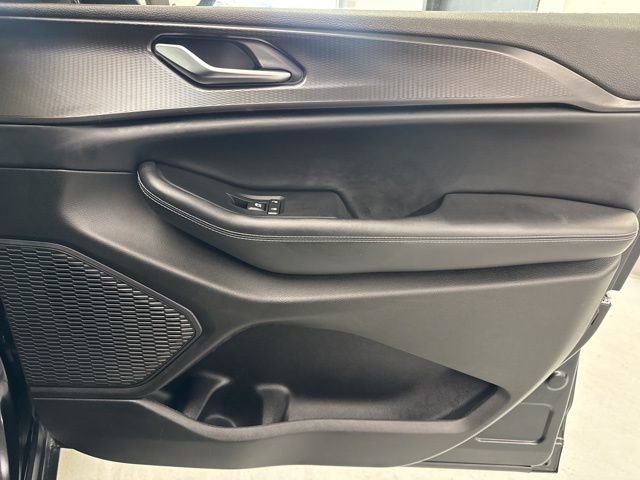 Used 2023 Jeep Grand Cherokee L Laredo image 27