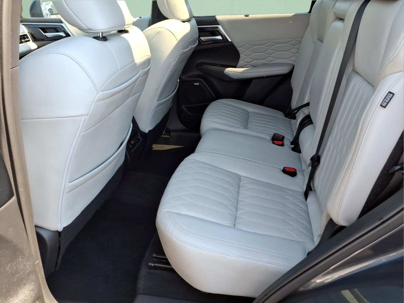 Used 2025 Mitsubishi Outlander SEL image 12