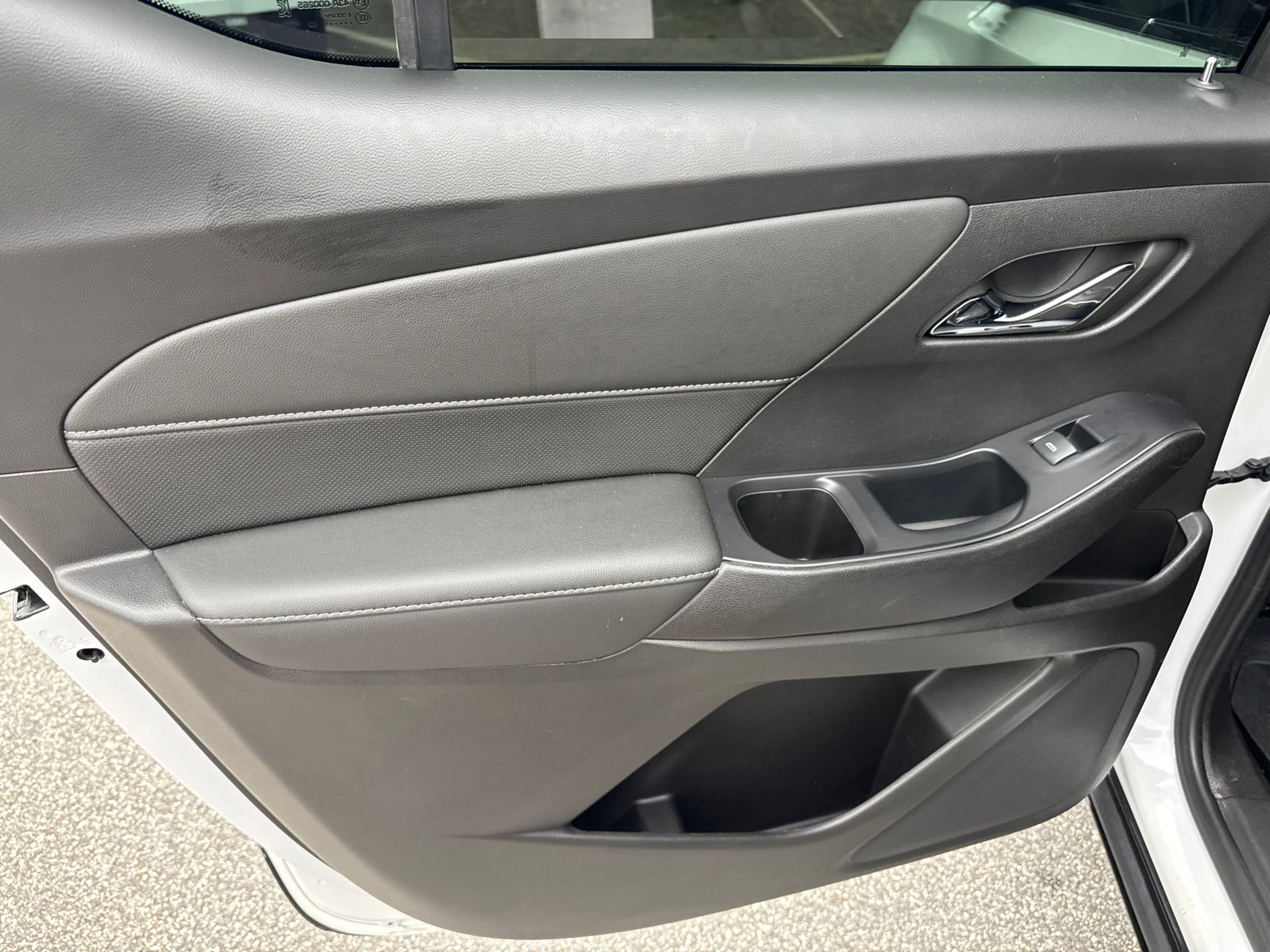 Used 2022 Chevrolet Traverse Premier w/ Redline Edition FWD image 25