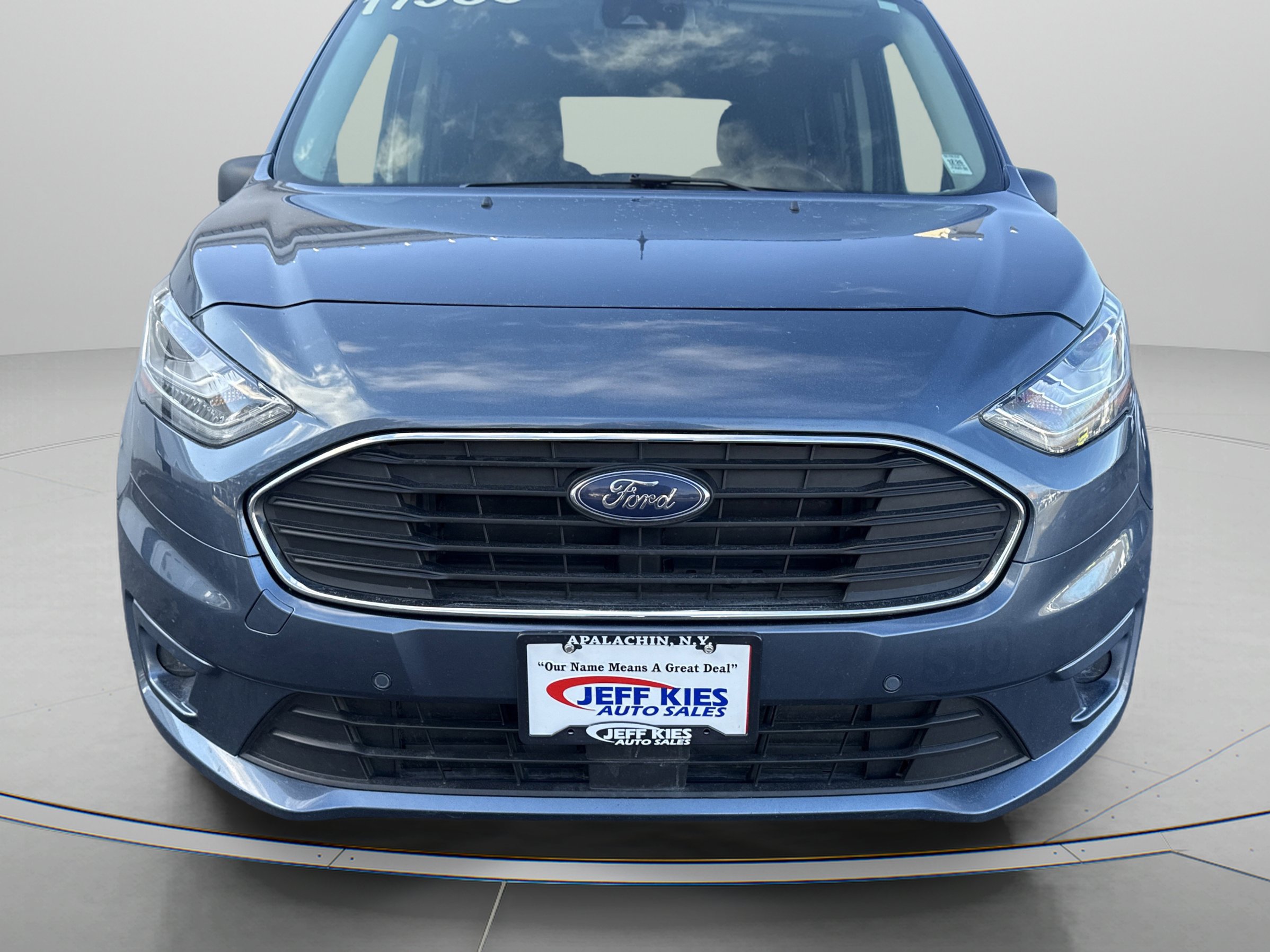 Used 2022 Ford Transit Connect XLT image 2