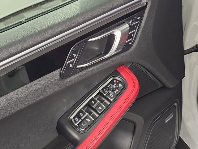 Used 2018 Porsche Macan image 16