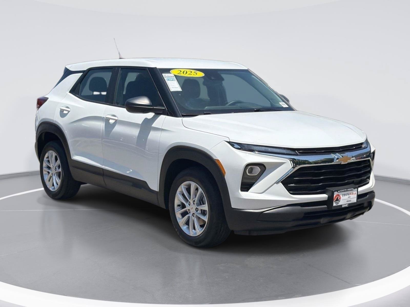 Used 2025 Chevrolet TrailBlazer LS FWD image 1