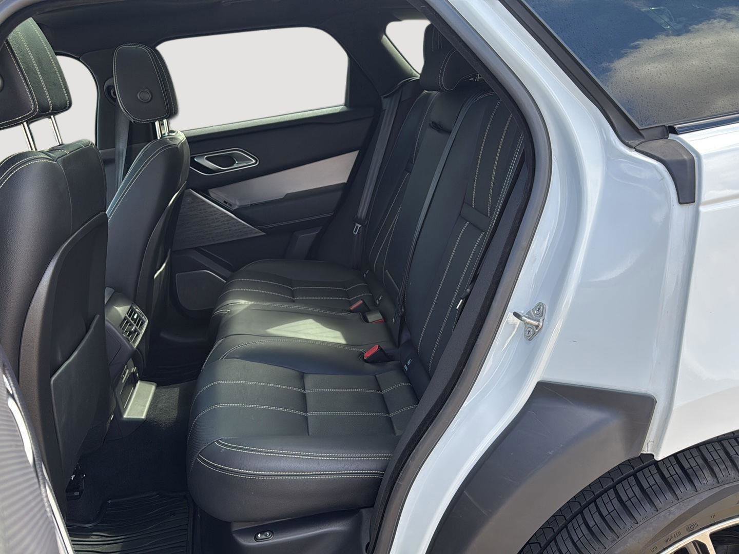 Used 2021 Land Rover Range Rover Velar R-Dynamic S image 19