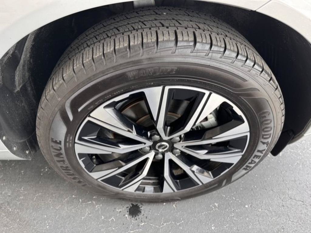 Used 2023 Volvo XC60 B5 Plus AWD/4WD image 10