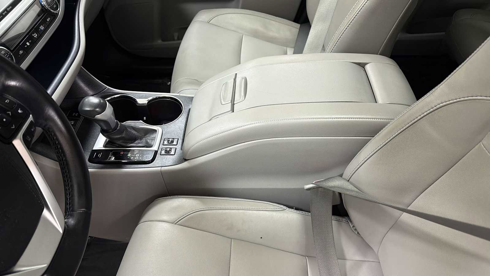 Used 2017 Toyota Highlander XLE image 23