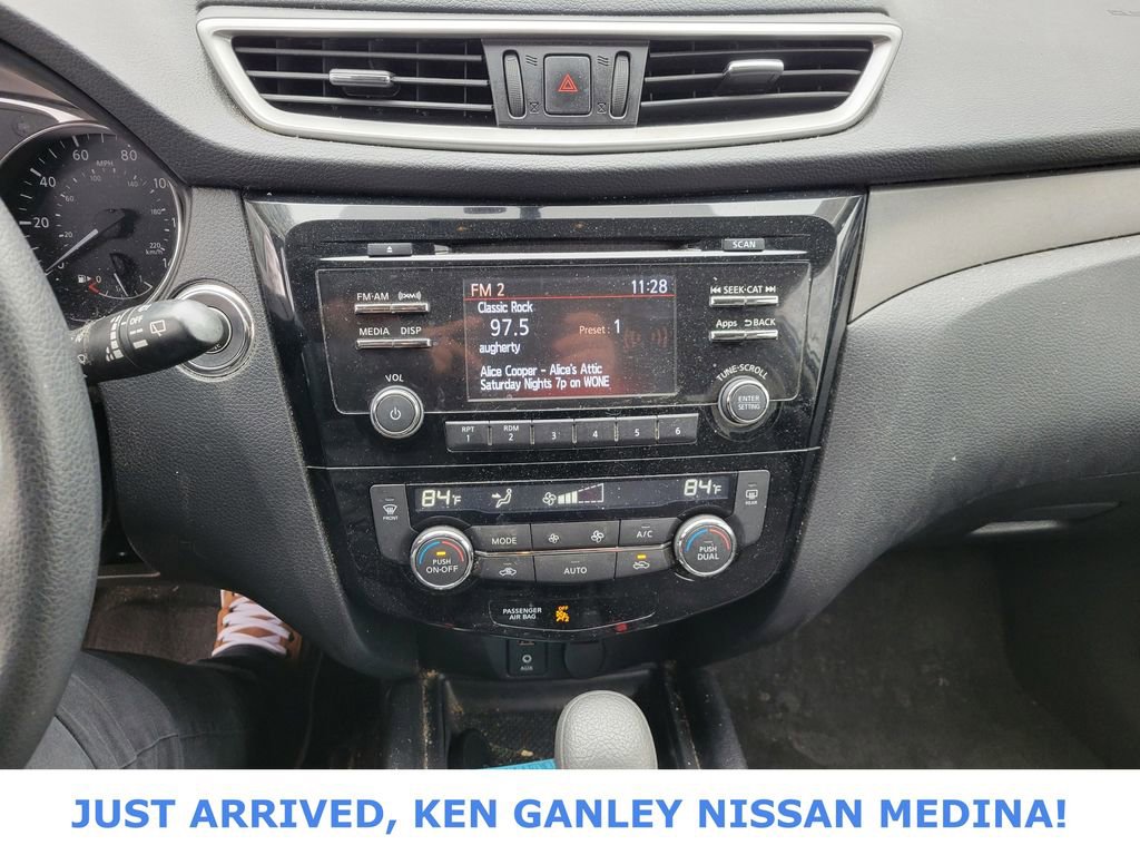 Used 2016 Nissan Rogue SV image 10