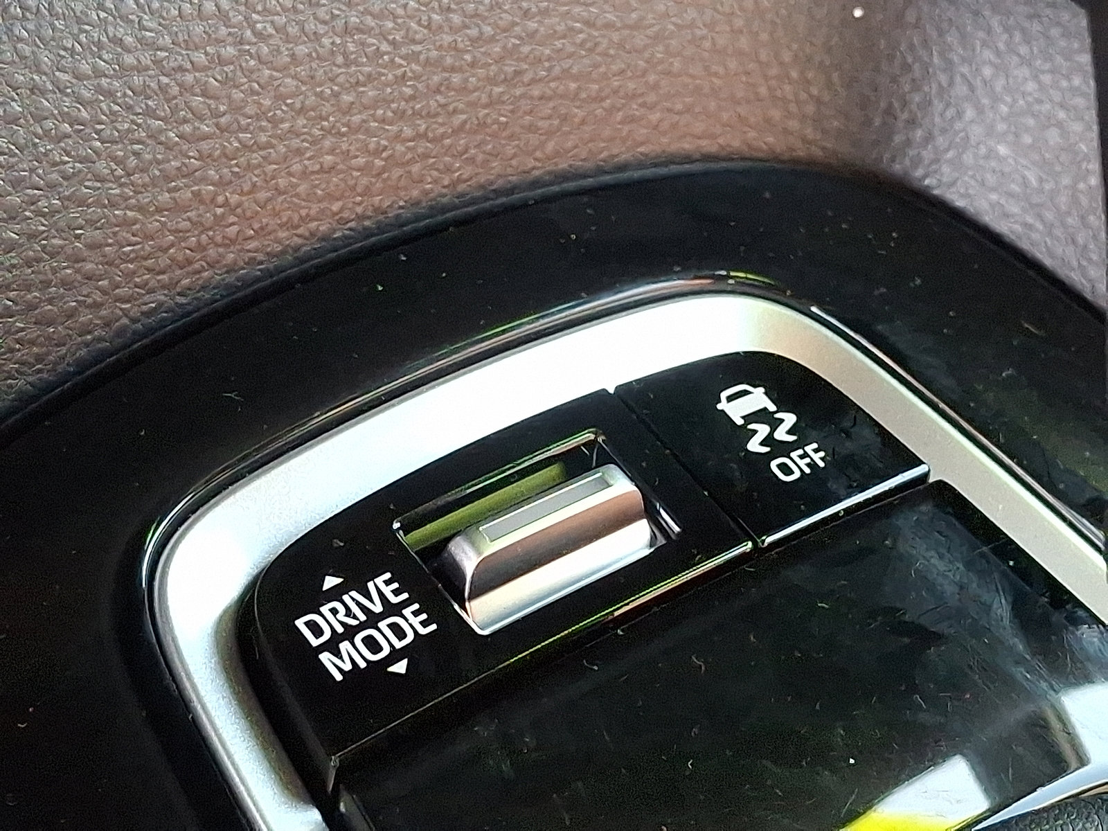 Certified 2025 Toyota Corolla SE w/ SE Premium Package image 27