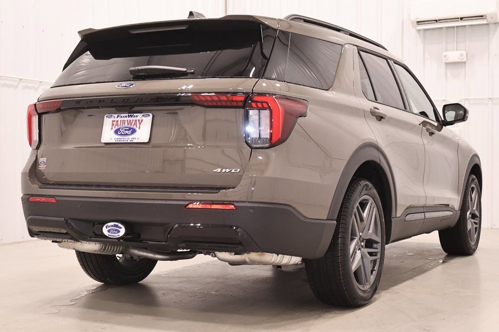 New 2026 Ford Explorer ST-Line w/ ST-Line Street Pack image 9