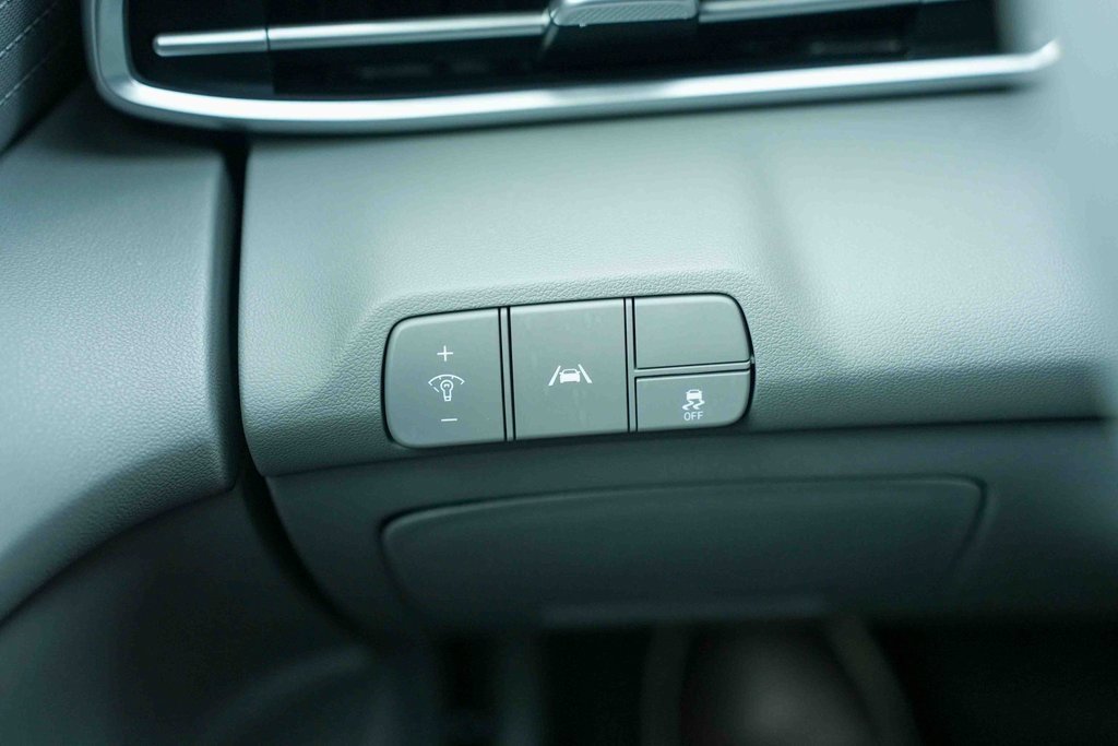 Used 2022 Hyundai Elantra SEL image 29