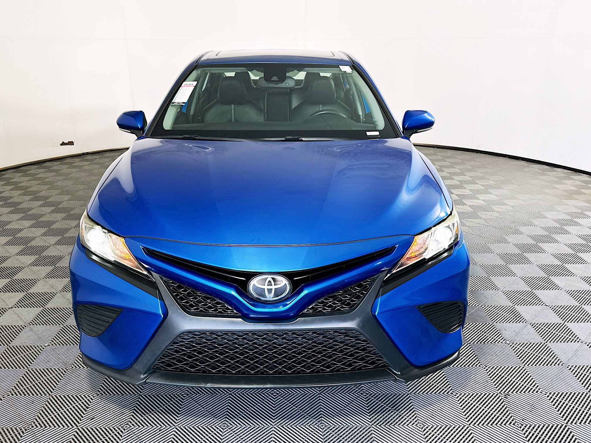 Used 2020 Toyota Camry SE w/ Audio Package FWD image 8