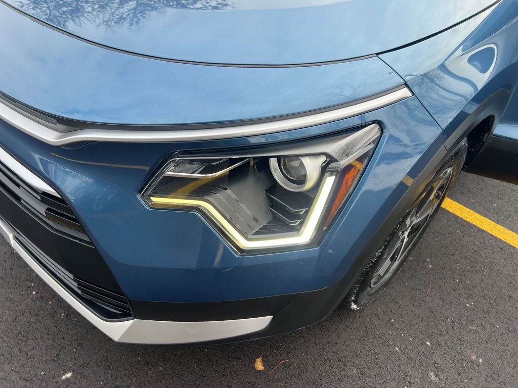 Certified 2024 Kia Niro EX image 28