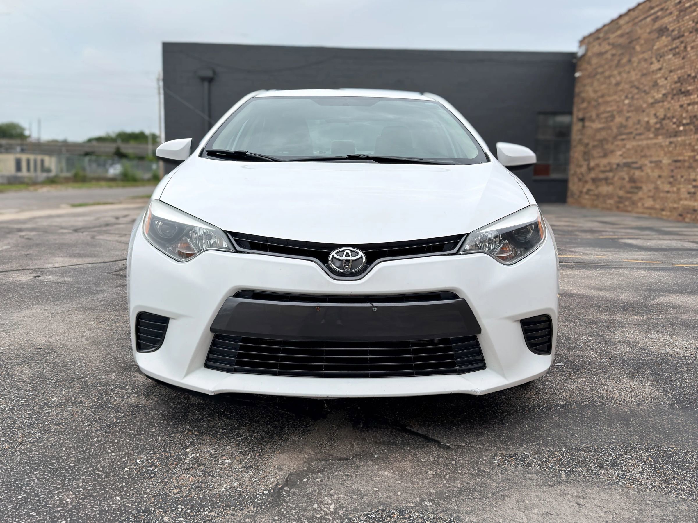 Used 2016 Toyota Corolla LE FWD image 2