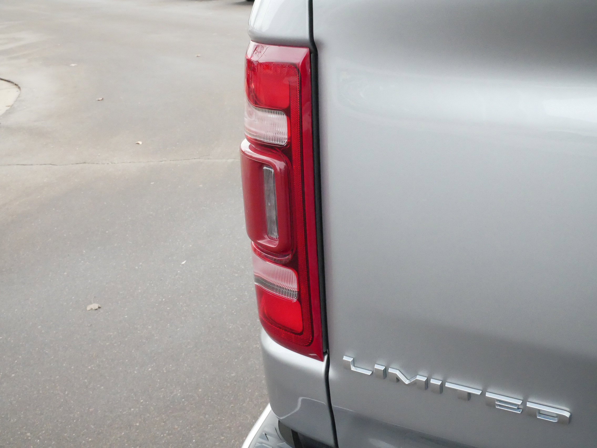 Used 2022 RAM 1500 Limited w/ Body Color Bumper Group image 17