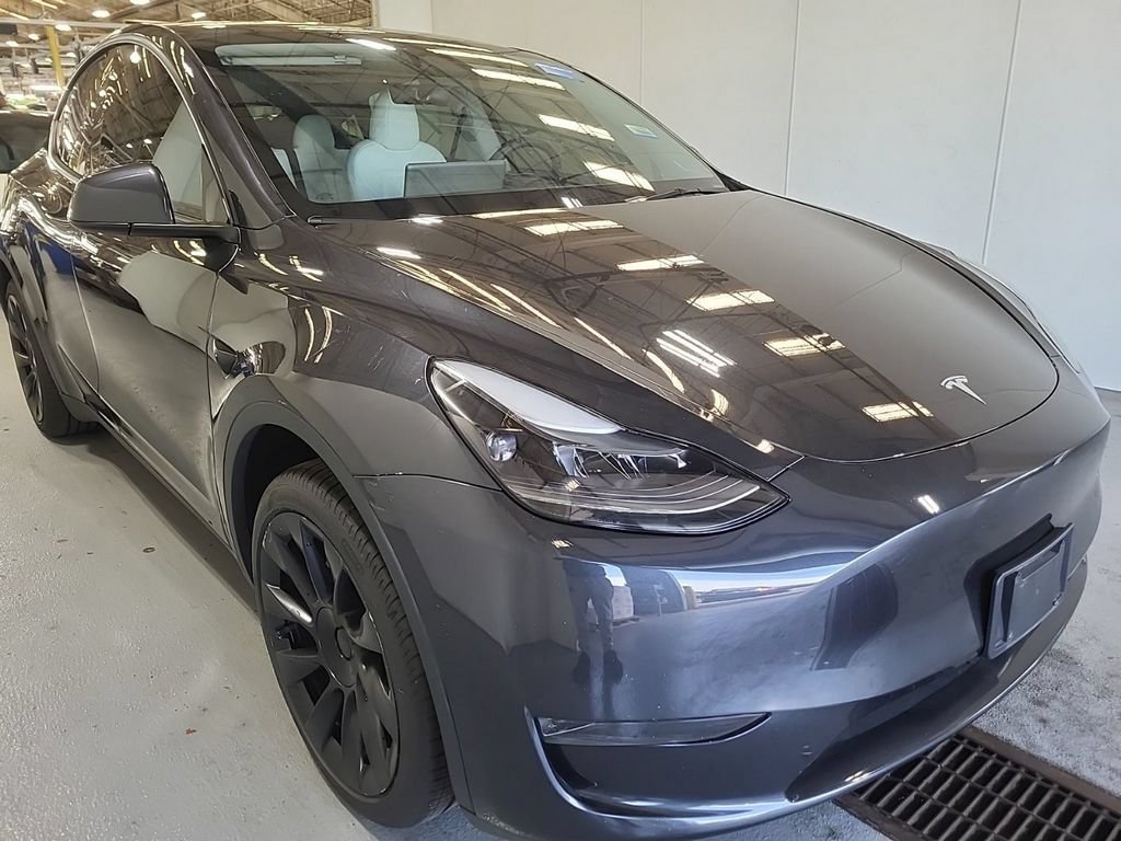 Used 2024 Tesla Model Y Long Range RWD image 3