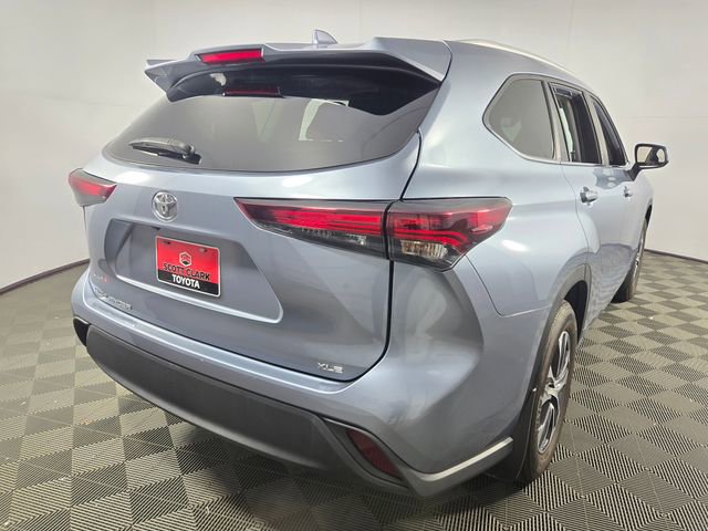 Used 2024 Toyota Highlander XLE image 8
