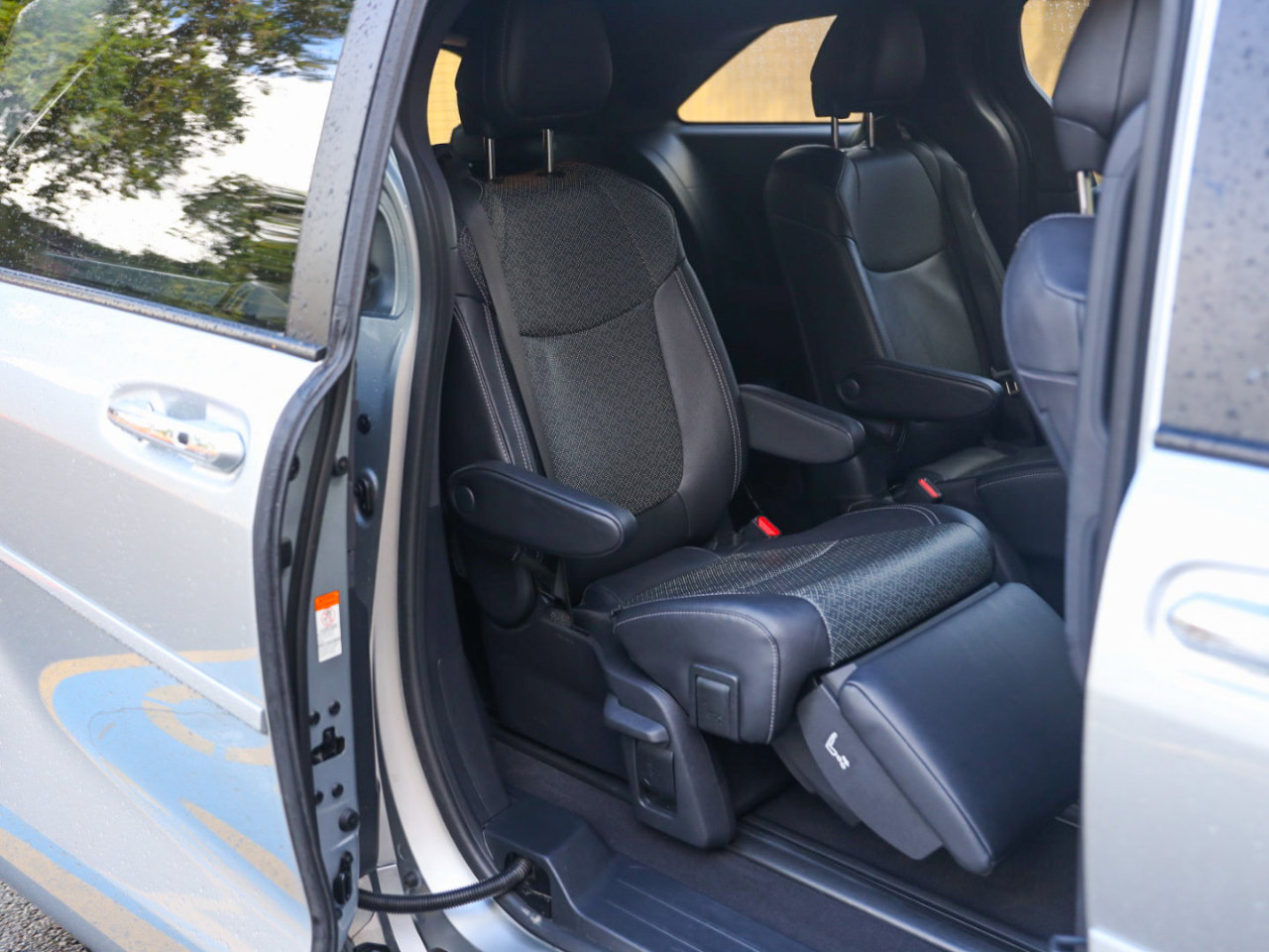 Used 2023 Toyota Sienna XSE image 13