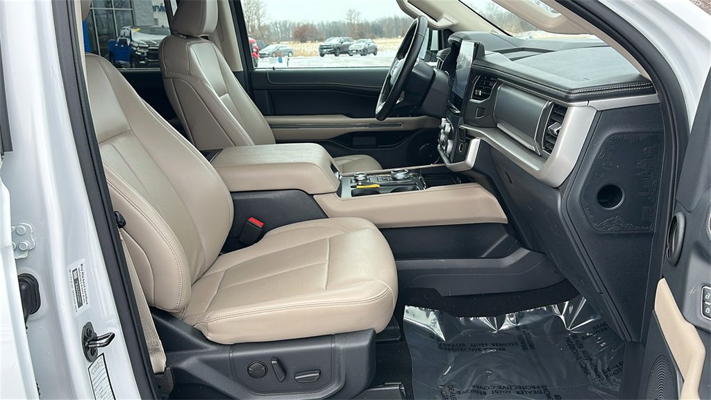 Used 2024 Ford Expedition Max XLT image 32