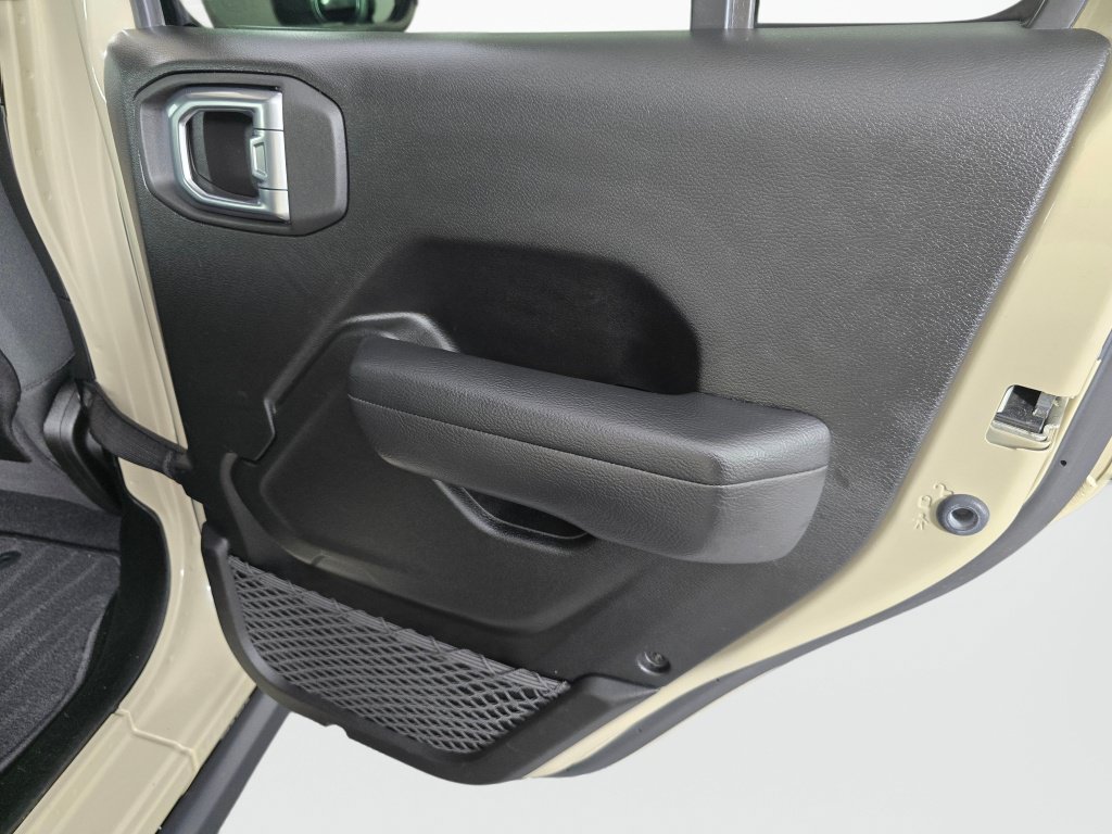 Used 2022 Jeep Wrangler Unlimited Rubicon 4xe w/ Cold Weather Group AWD/4WD image 41