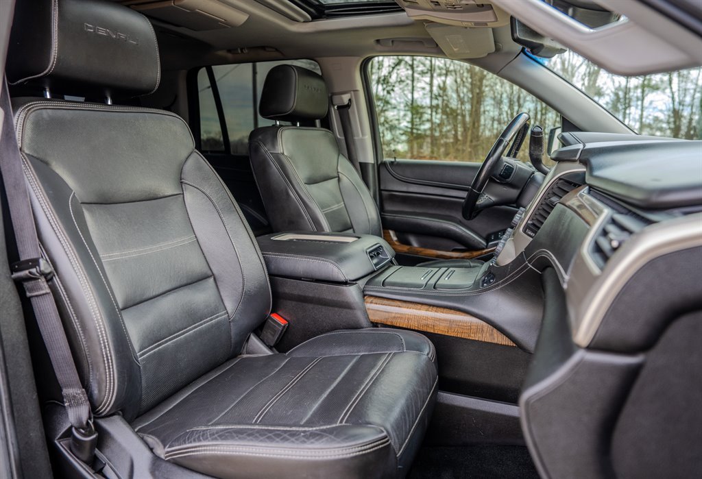 Used 2018 GMC Yukon Denali w/ Denali Ultimate Package AWD/4WD image 31