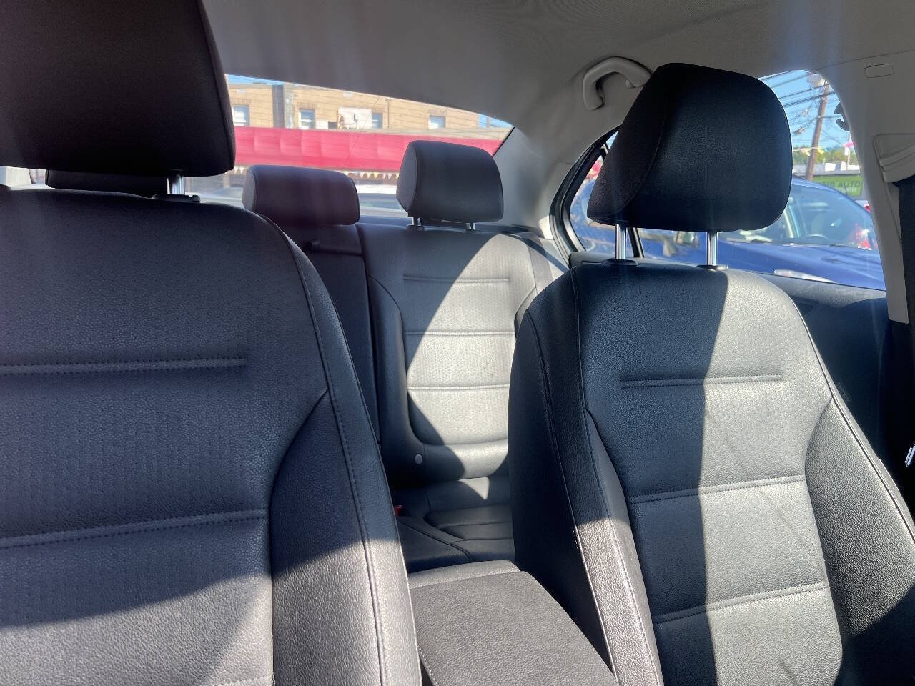 Used 2012 Volkswagen Jetta SE FWD image 12