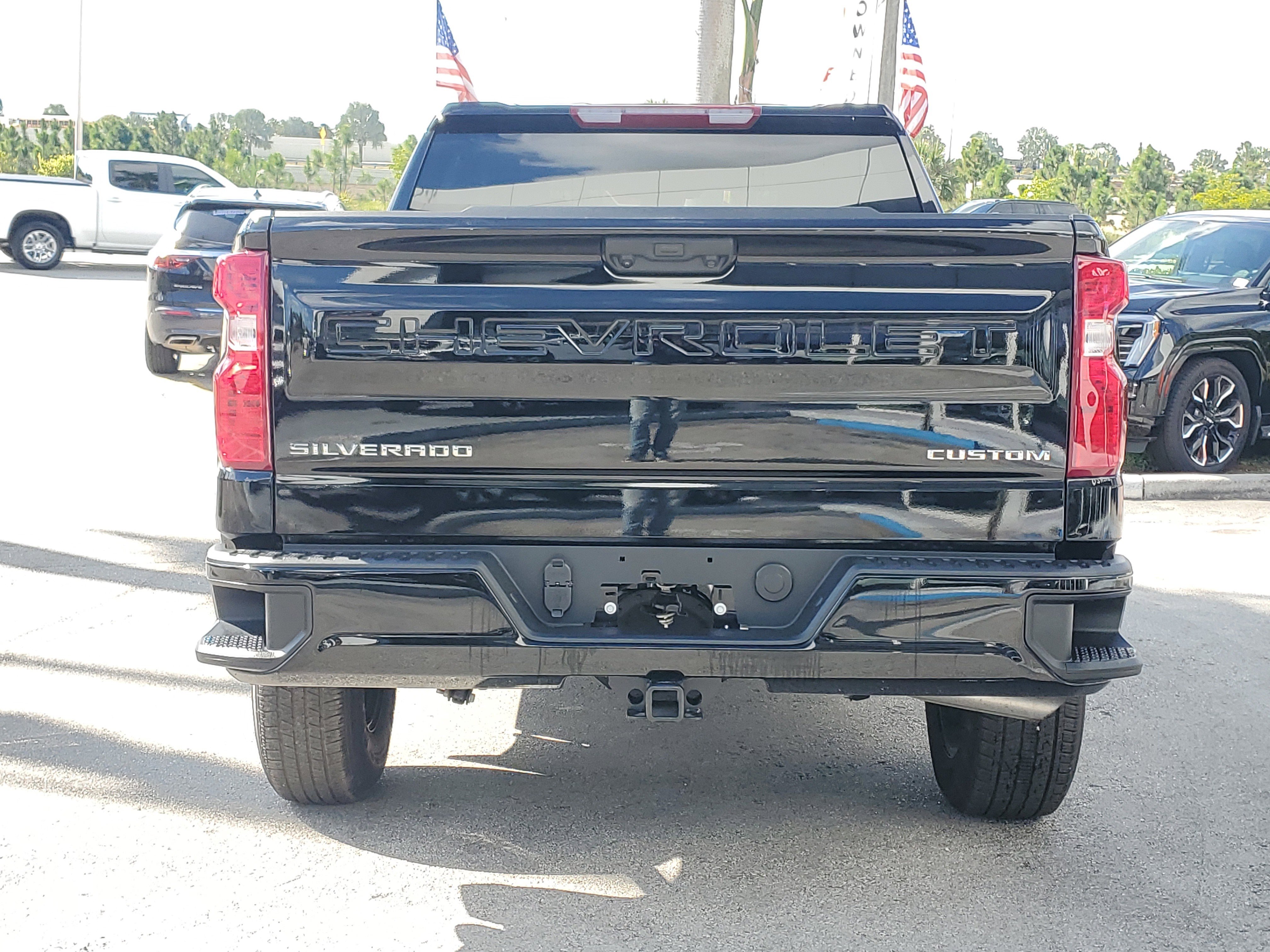 Used 2025 Chevrolet Silverado 1500 Custom image 6