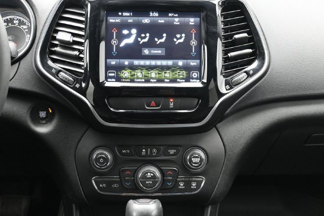 Used 2022 Jeep Cherokee Limited w/ Elite Package AWD/4WD image 25