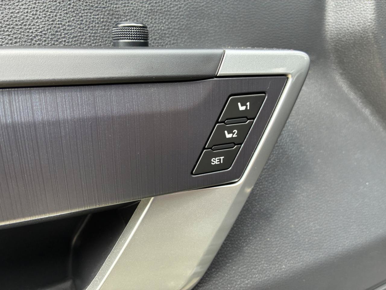 Used 2023 Toyota Tundra Platinum AWD/4WD image 11