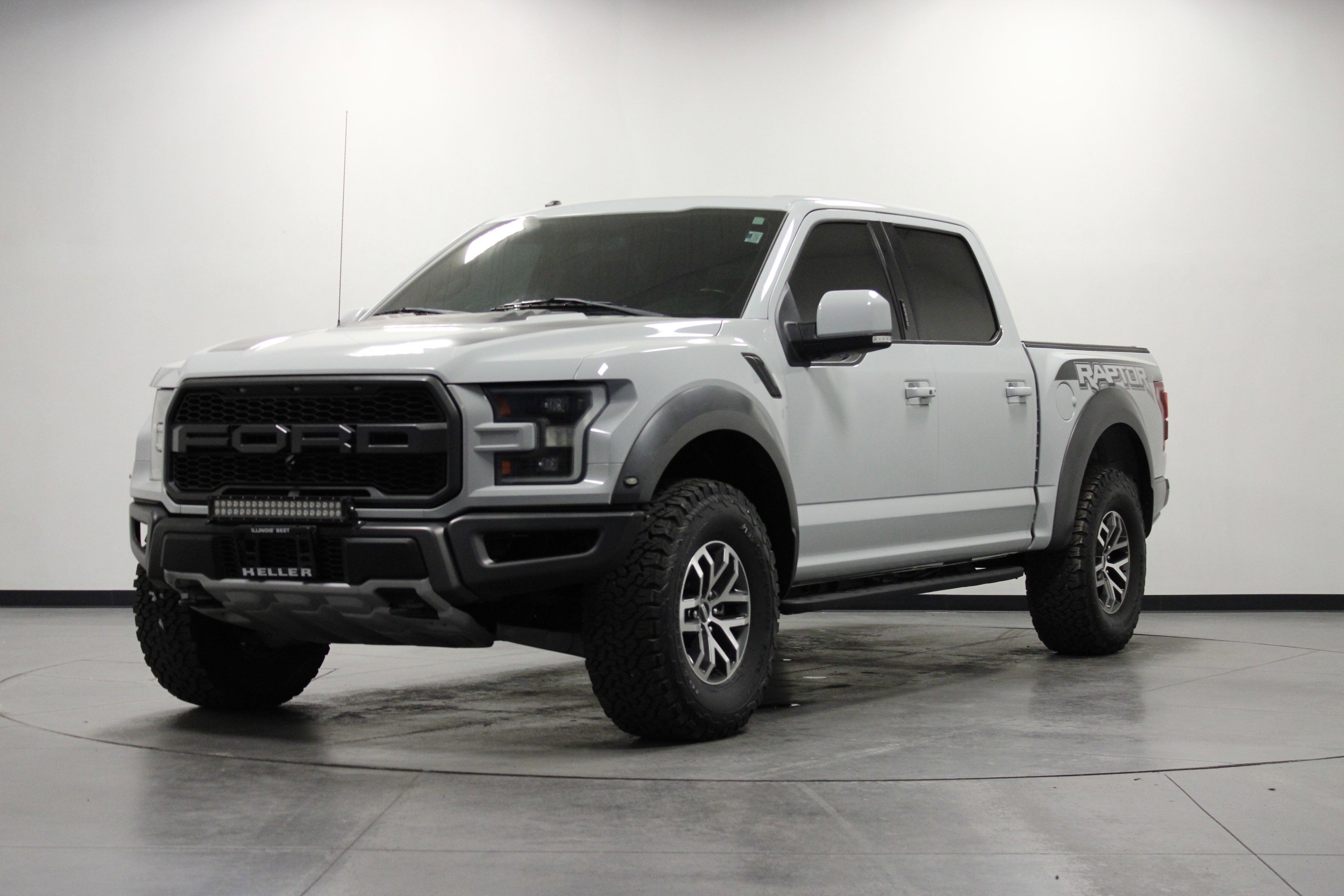 Used 2017 Ford F150 Raptor w/ Equipment Group 802A Luxury AWD/4WD image 8