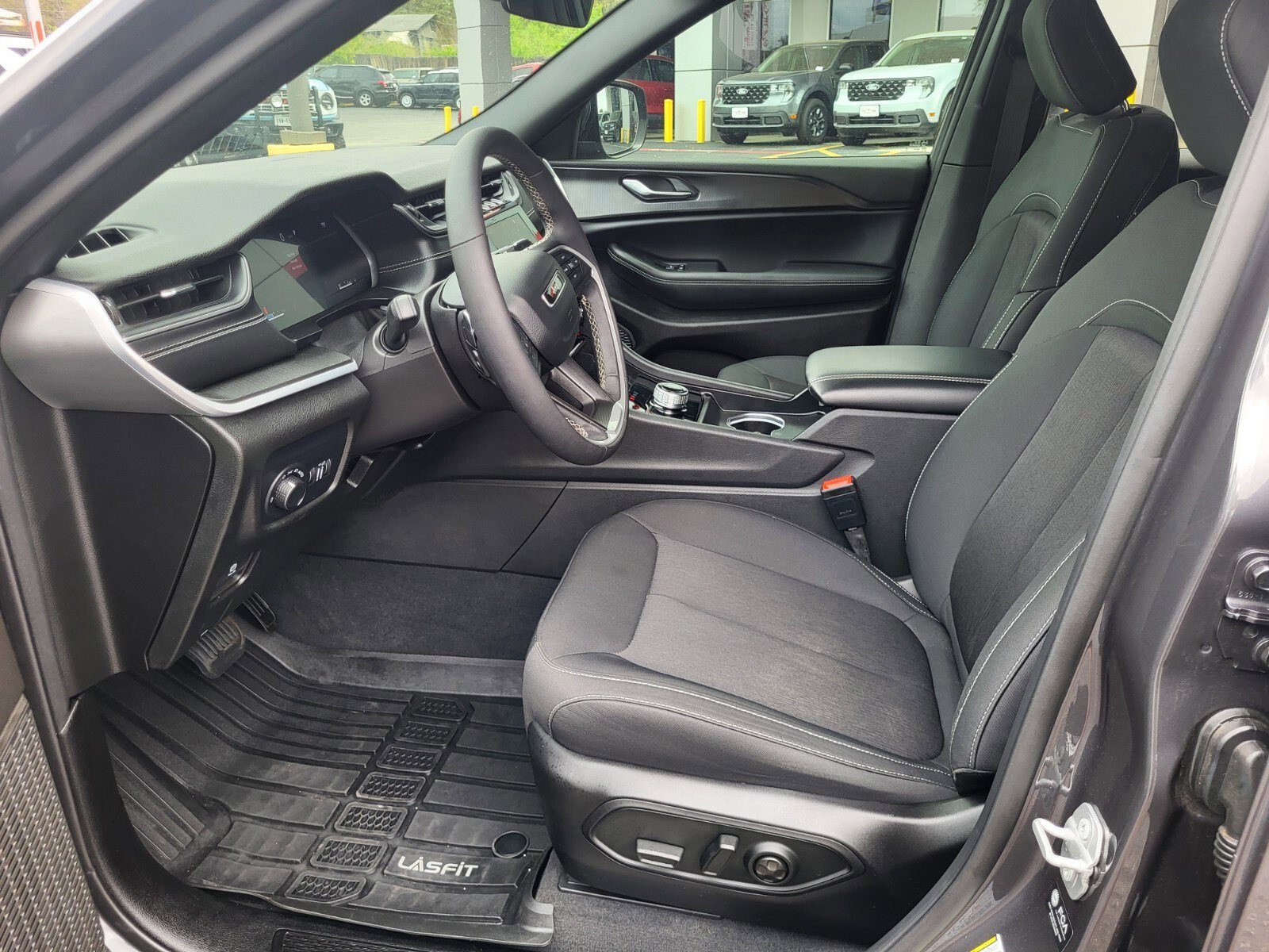 Used 2025 Jeep Grand Cherokee L Laredo w/ Luxury Tech Group I image 19