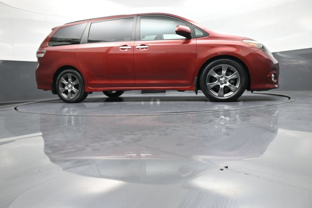Used 2017 Toyota Sienna SE FWD image 31
