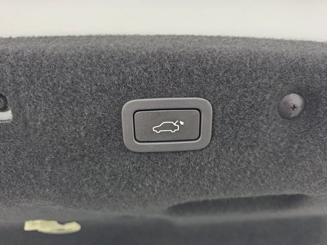 Used 2016 Jaguar XF Prestige AWD/4WD image 36