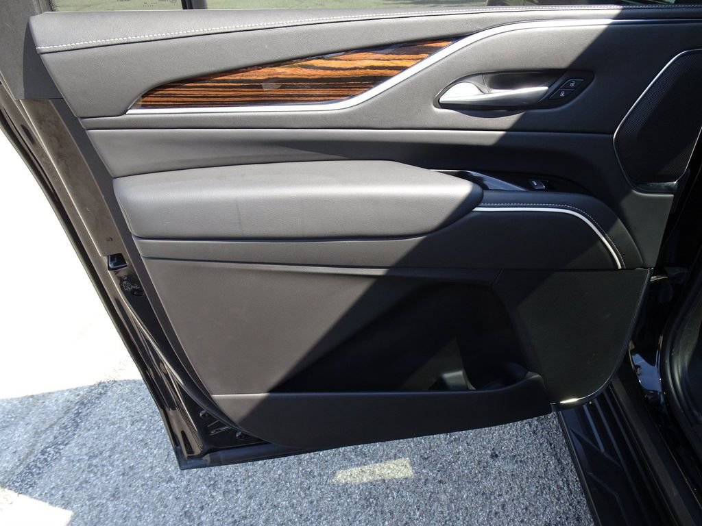 Certified 2024 Cadillac Escalade ESV Premium Luxury AWD/4WD image 15