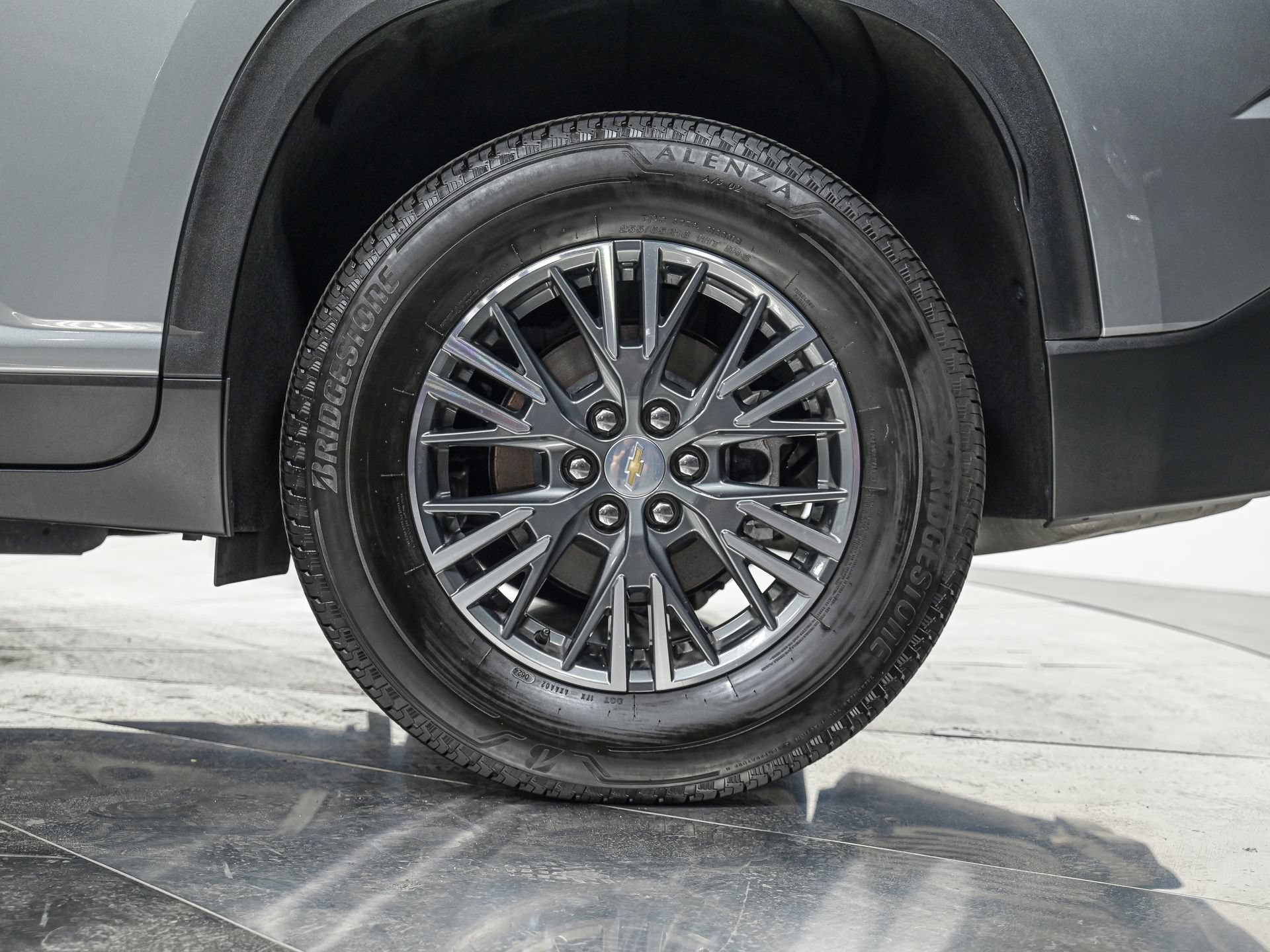 Used 2024 Chevrolet Traverse LS FWD image 3