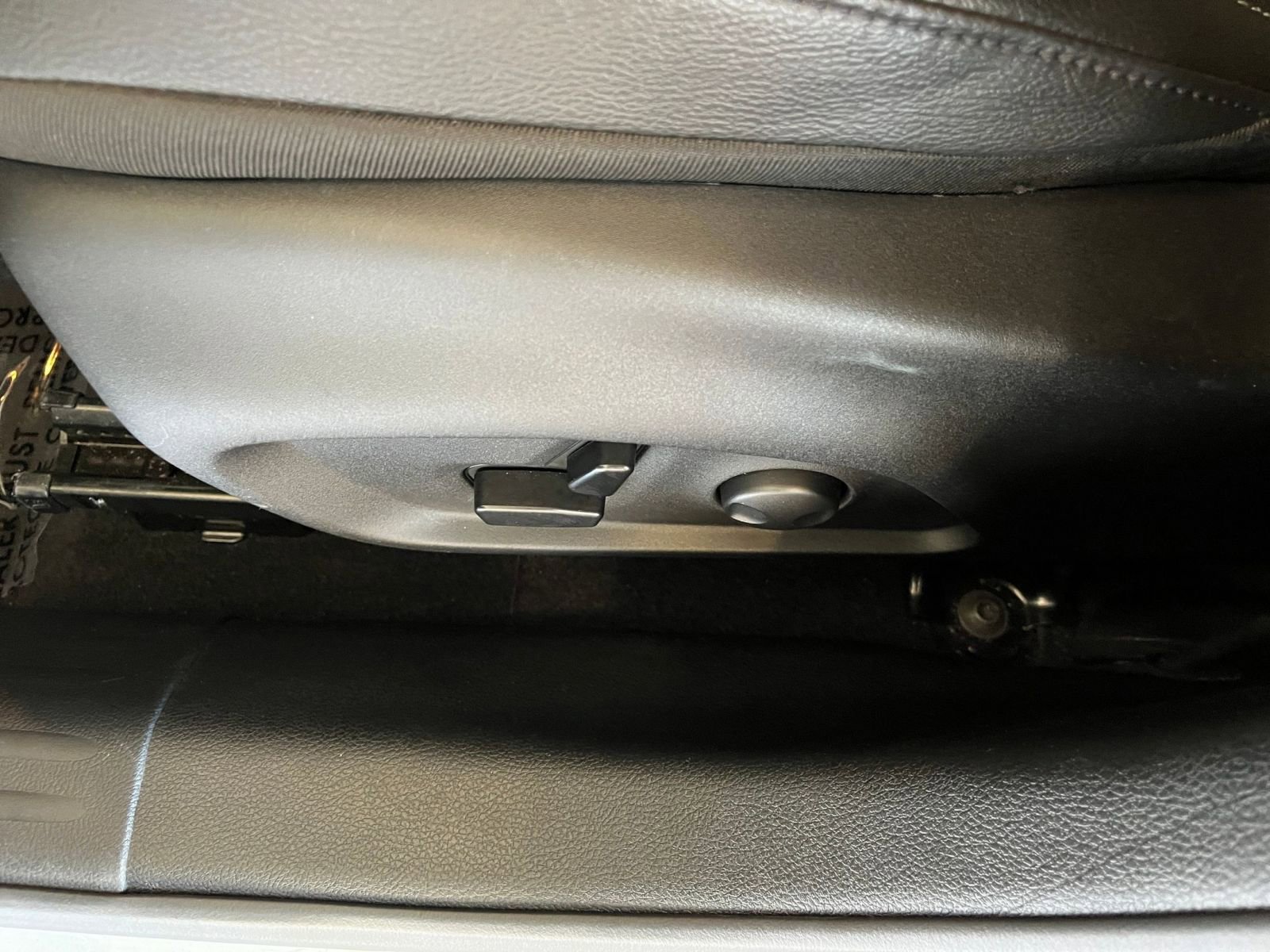 Used 2025 Jeep Compass Limited image 23