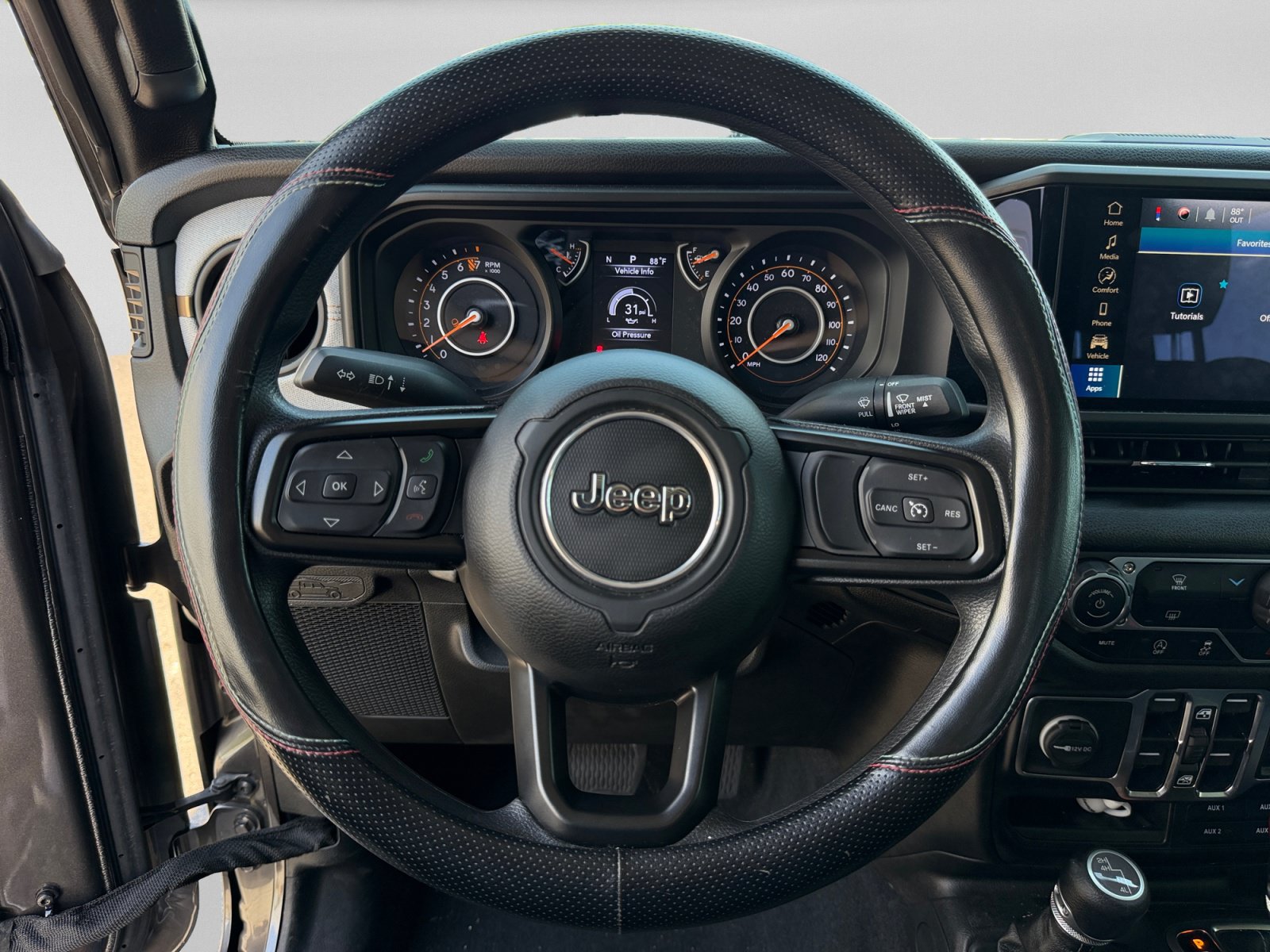 Used 2024 Jeep Gladiator Overland AWD/4WD image 12