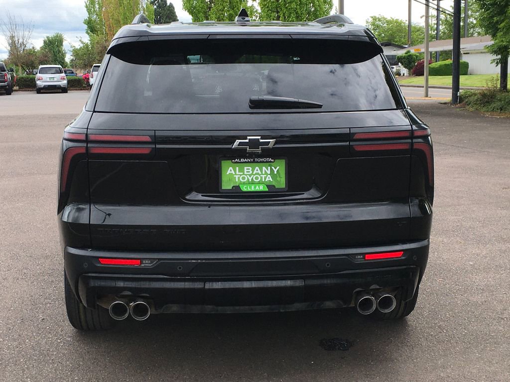 Used 2024 Chevrolet Traverse LT w/ Midnight/Sport Edition AWD/4WD image 5