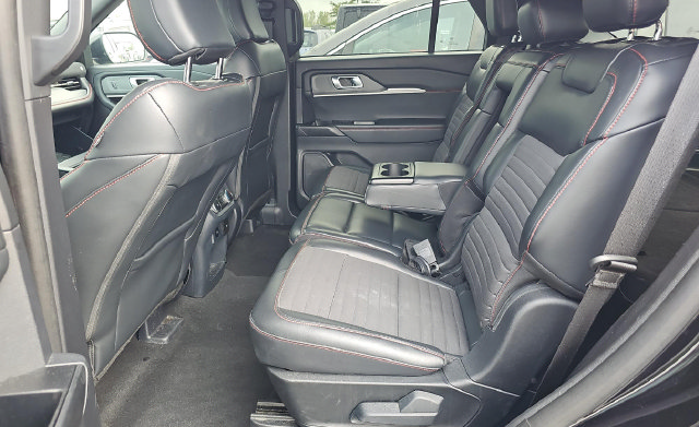 Used 2025 Ford Explorer ST-Line w/ ST-Line Street Pack AWD/4WD image 12