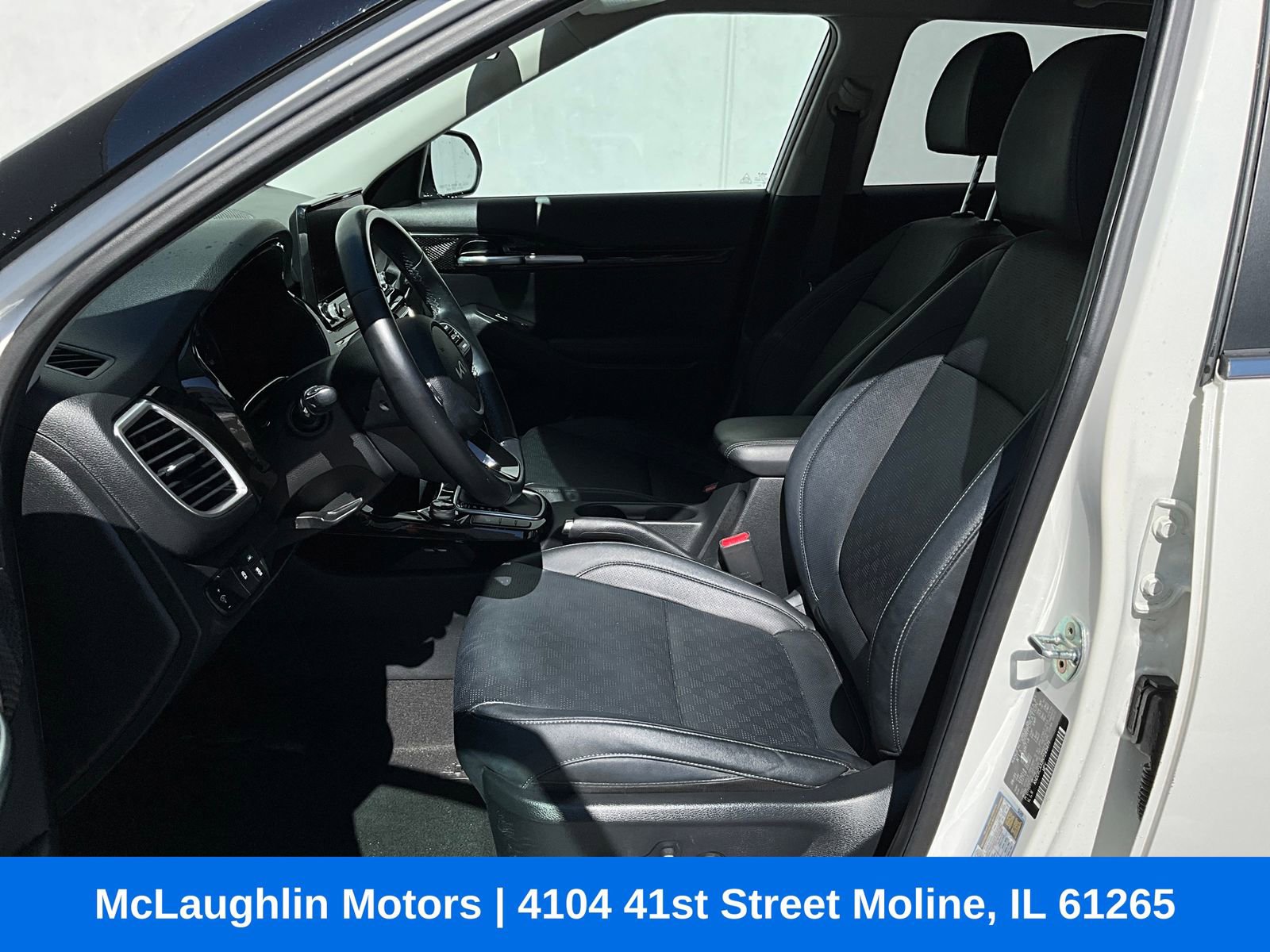 Used 2022 Kia Seltos EX image 2