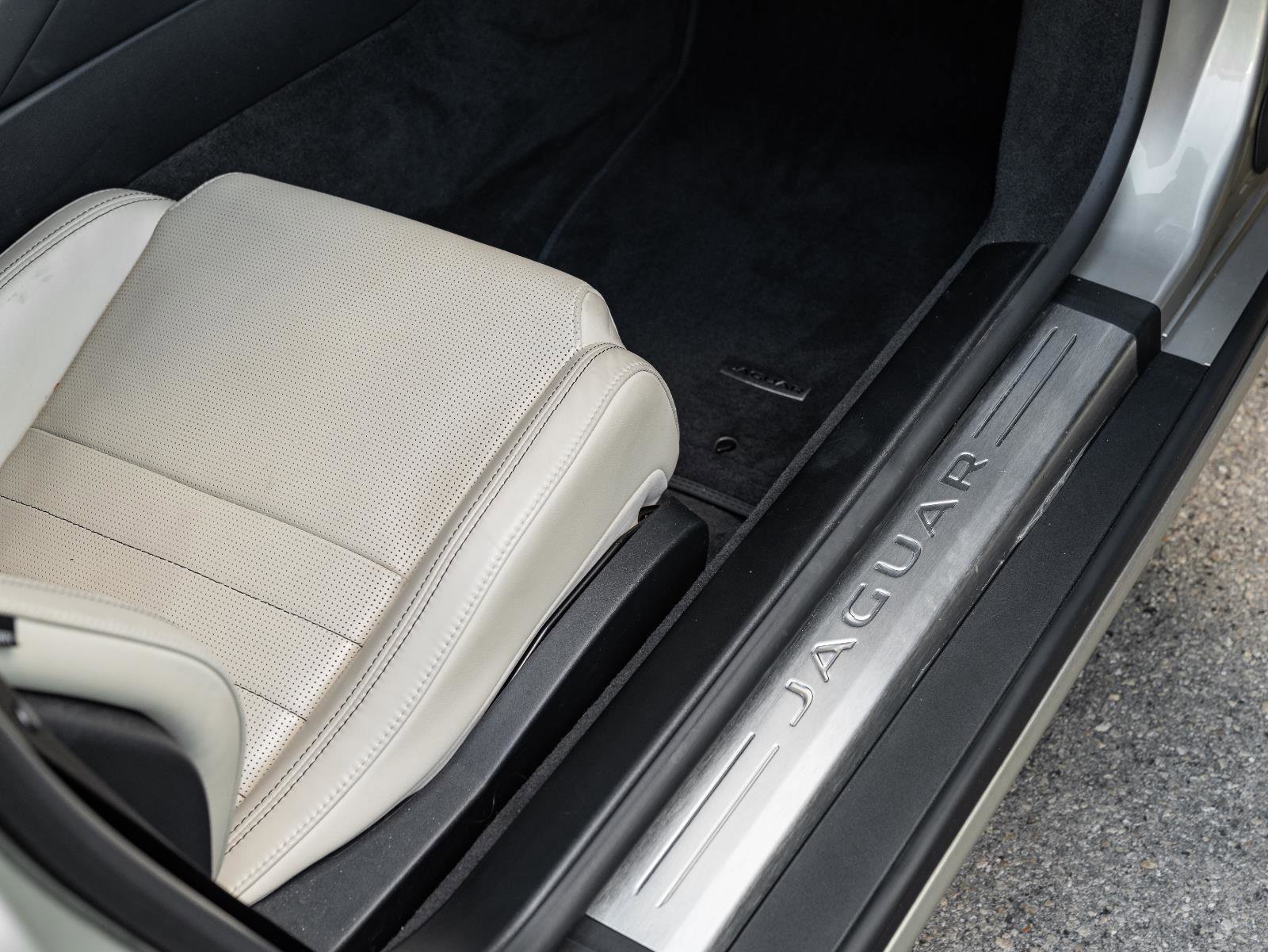 Used 2020 Jaguar F-TYPE Coupe RWD image 28