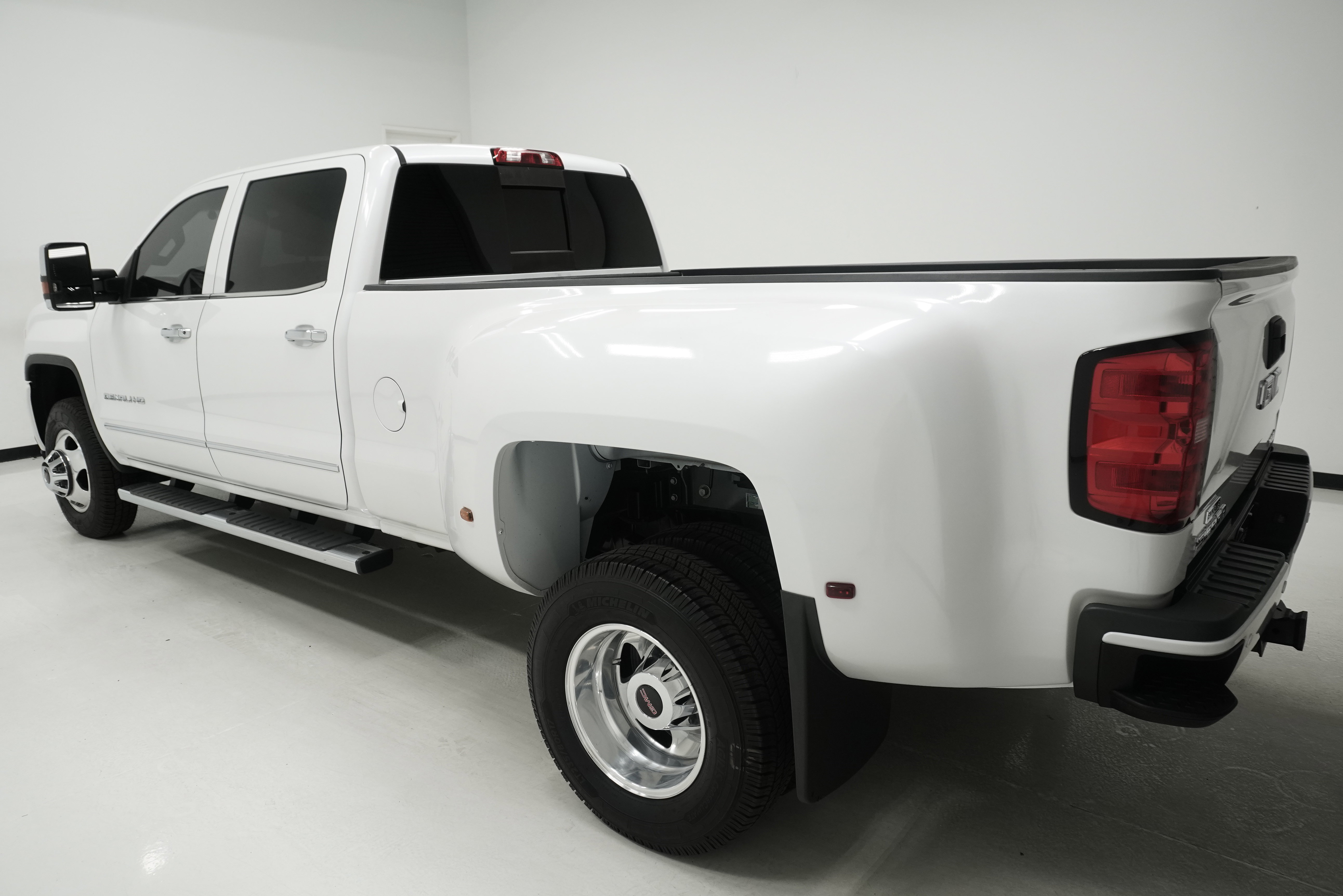 Used 2019 GMC Sierra 3500 Denali w/ Duramax Plus Package image 5