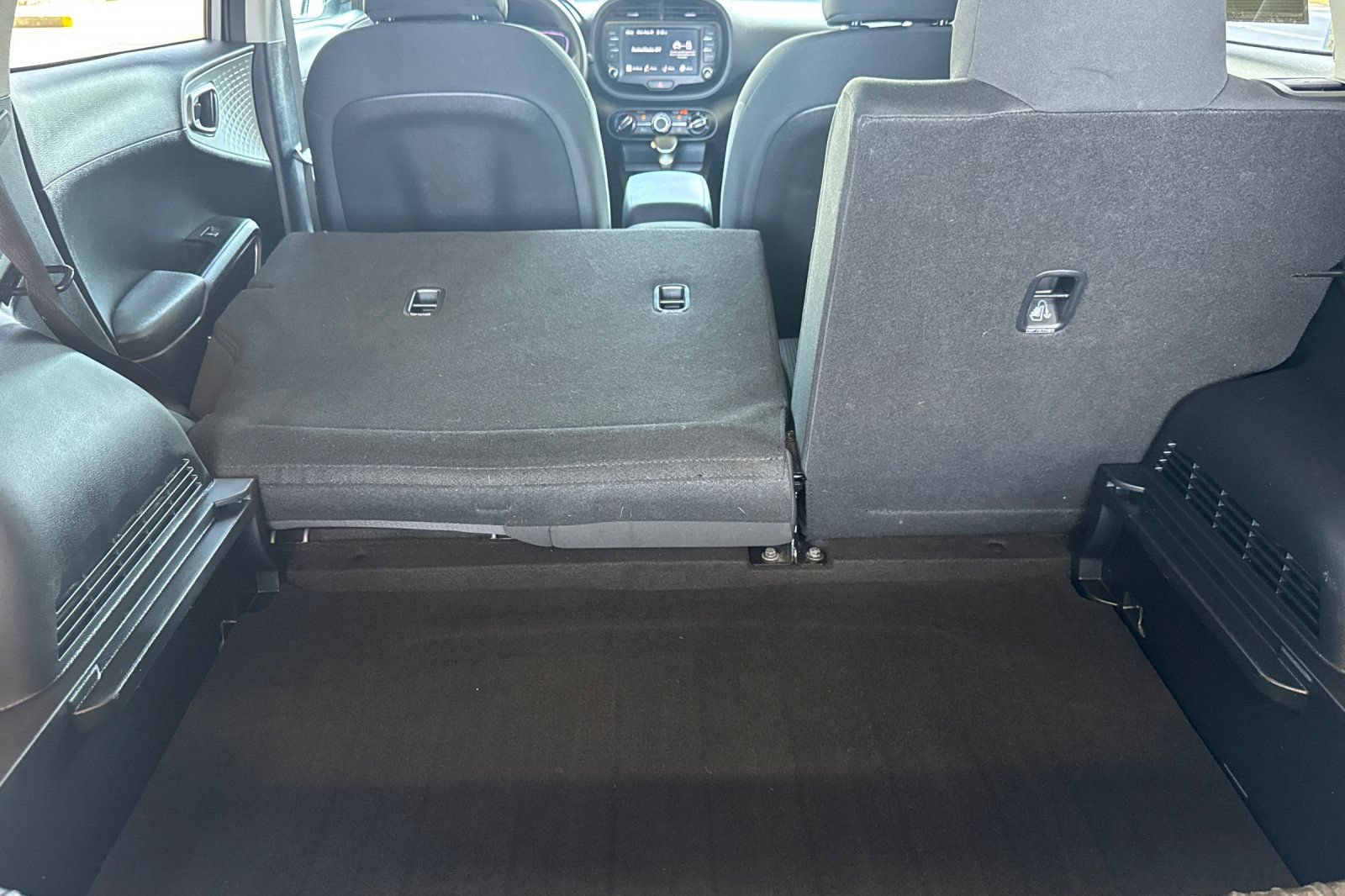 Used 2024 Kia Soul LX w/ Option Group 015 FWD image 15