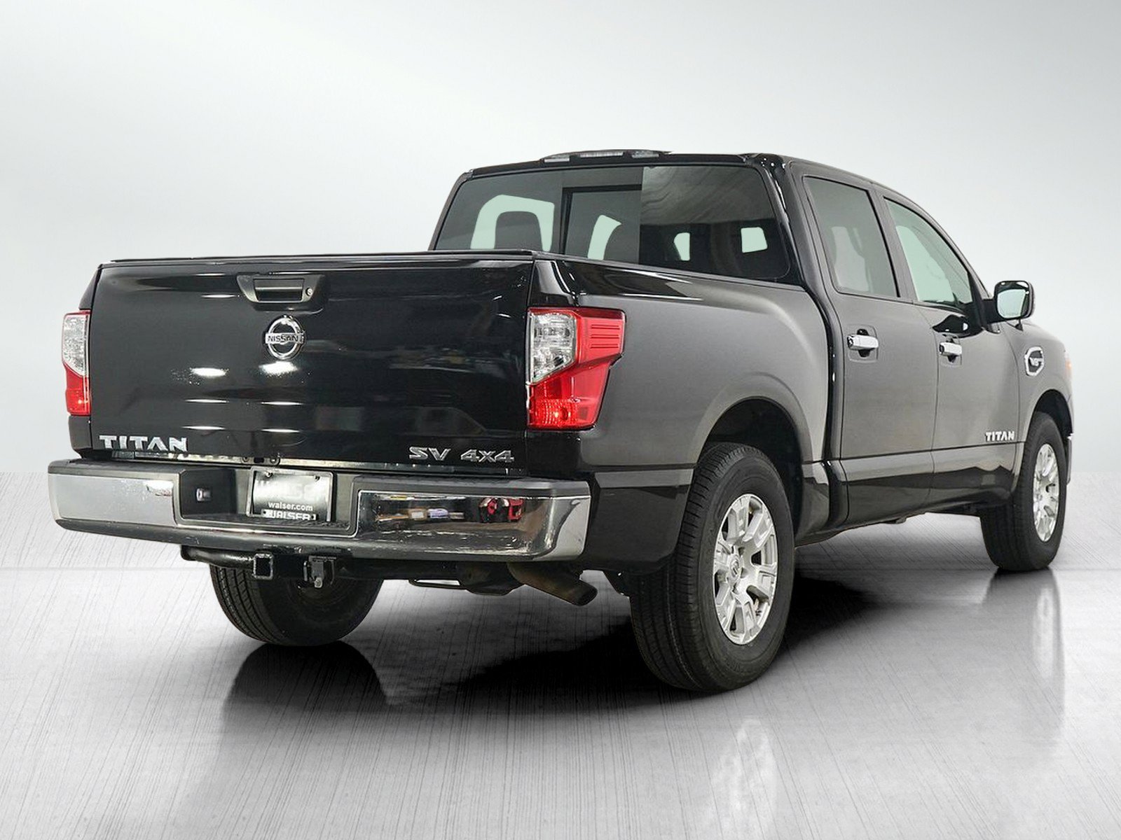 Used 2017 Nissan Titan SV AWD/4WD image 5