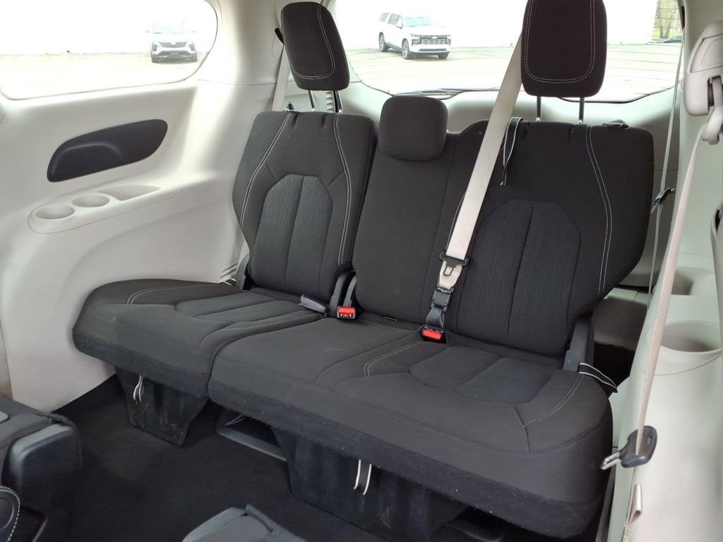 Used 2023 Chrysler Voyager LX image 24