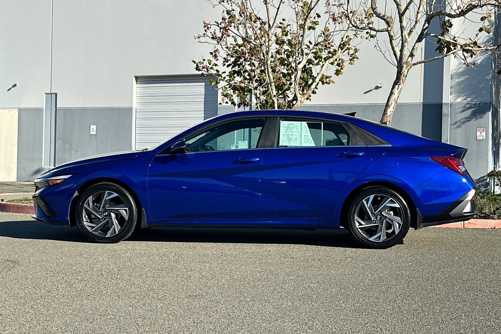 Used 2025 Hyundai Elantra Limited image 7