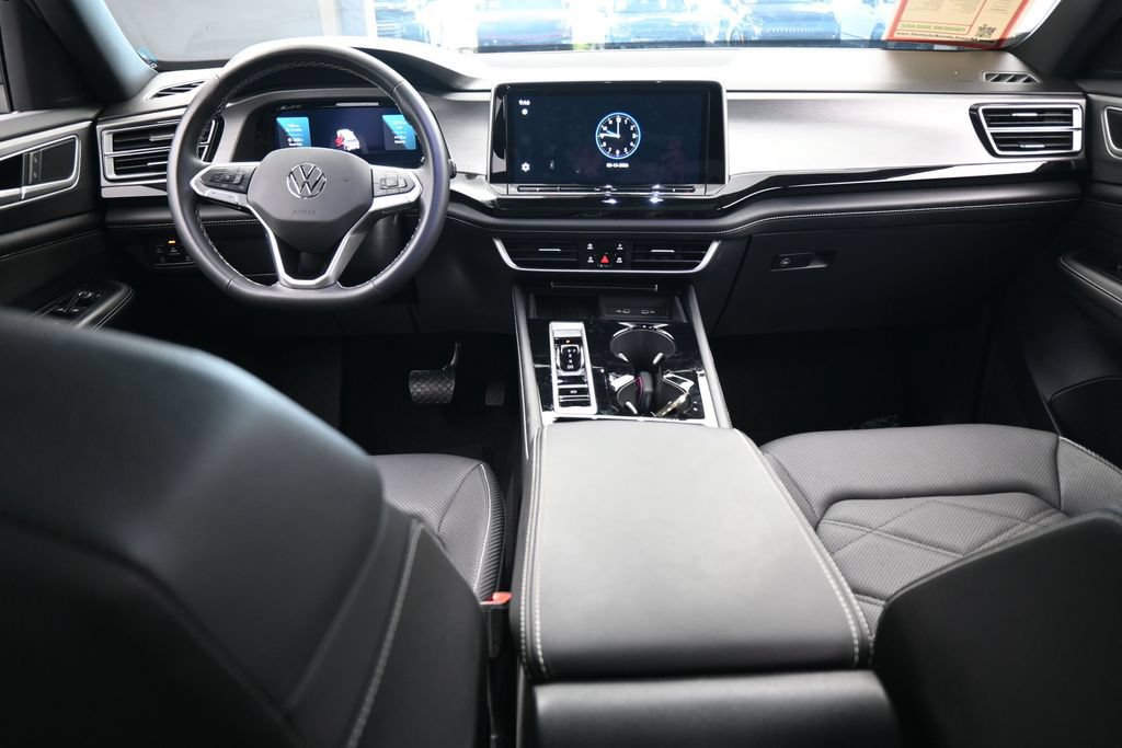 Used 2025 Volkswagen Atlas Cross Sport SE w/ Panoramic Sunroof Package FWD image 42
