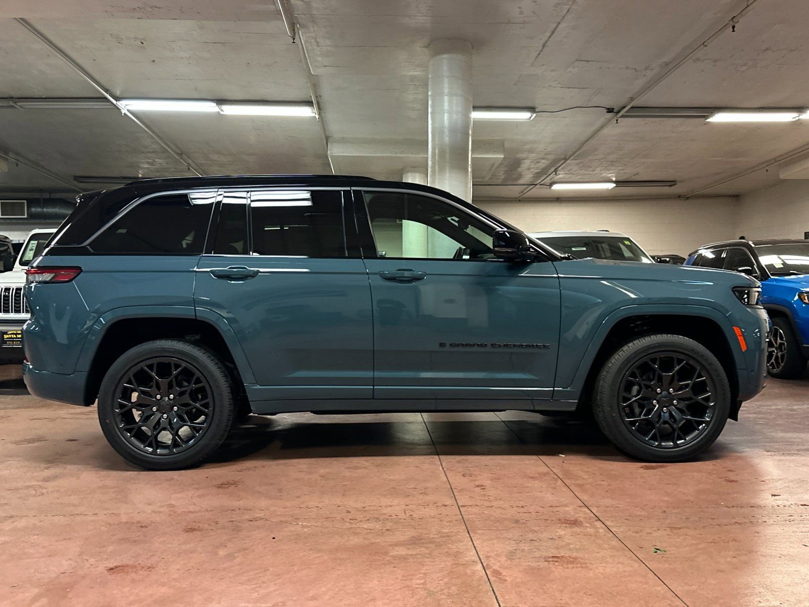 New 2026 Jeep Grand Cherokee Summit image 6