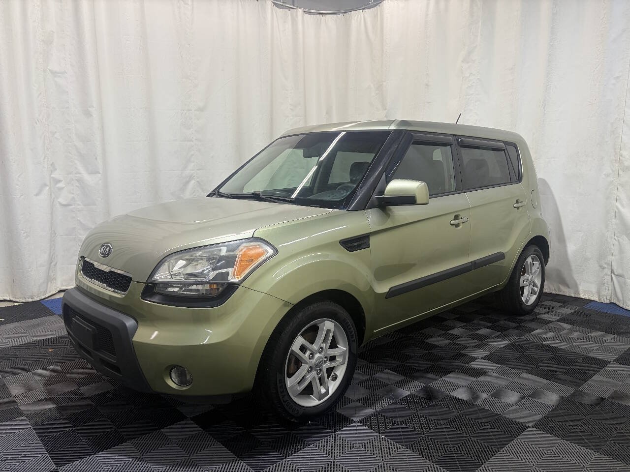 Used 2011 Kia Soul + w/ Audio Pkg FWD image 2